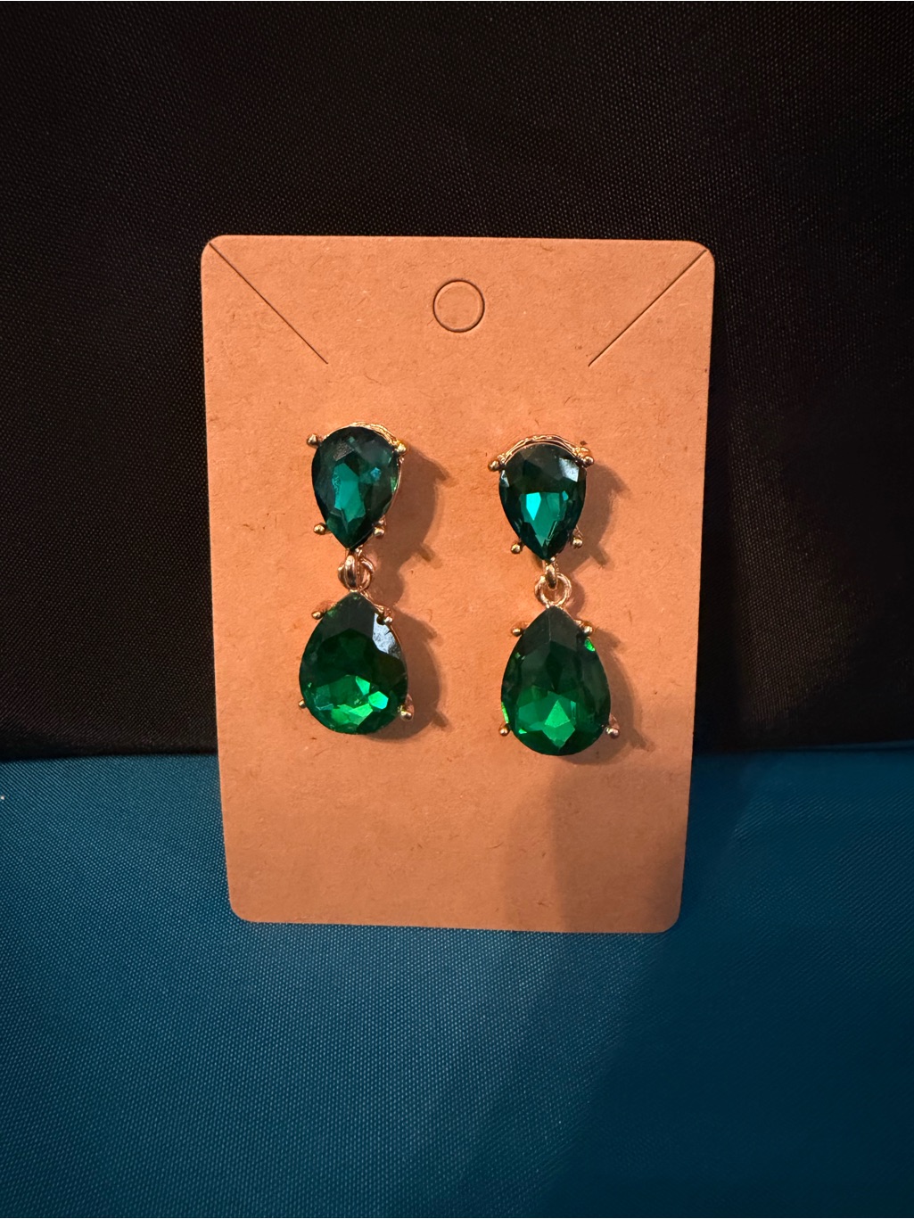 Emerald Green Teardrop Drop Earrings - Gold Tone